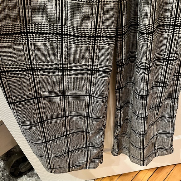 Wide Leg Jumpsuit - Picture 6 of 8